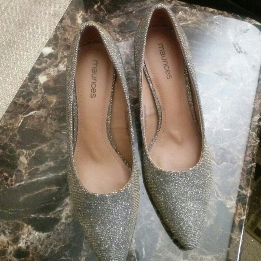 Women dress heels (Maurices)