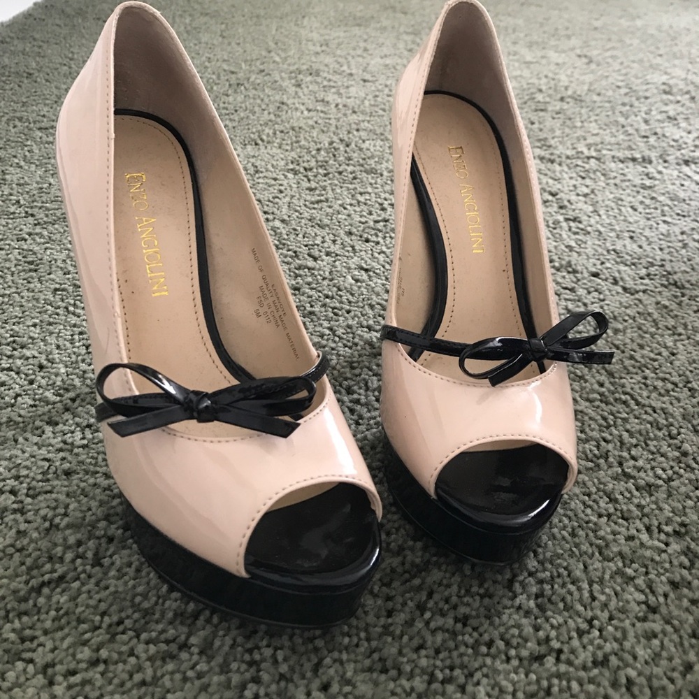 Enzo Angolini Pumps with bow