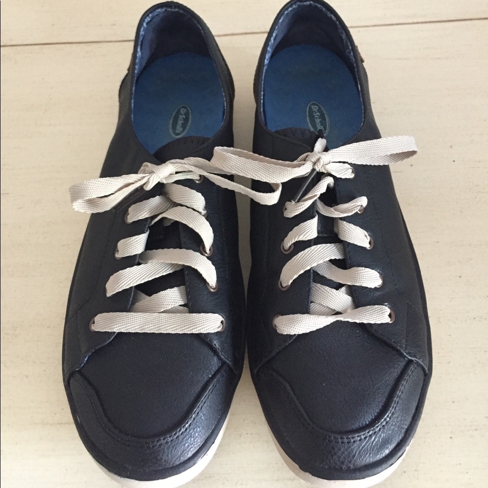 Black leather comfy sneakers