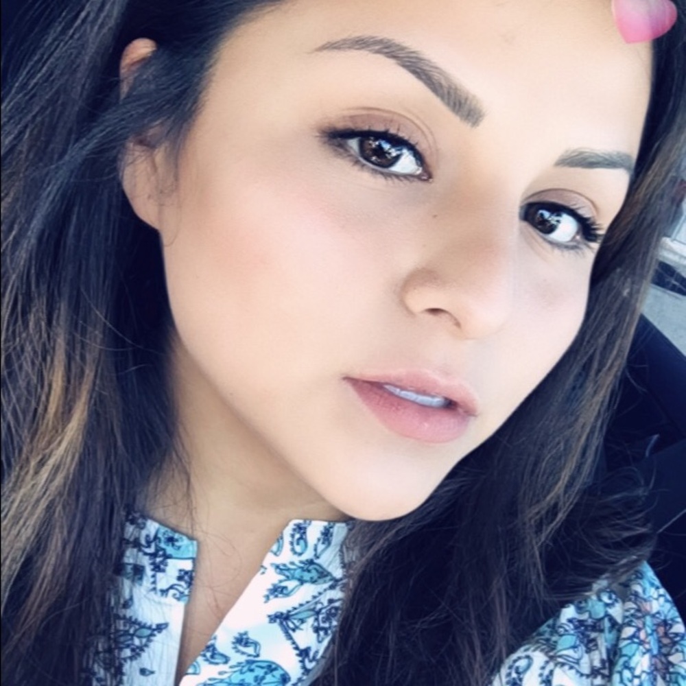 Meet your Posher, Cinthia