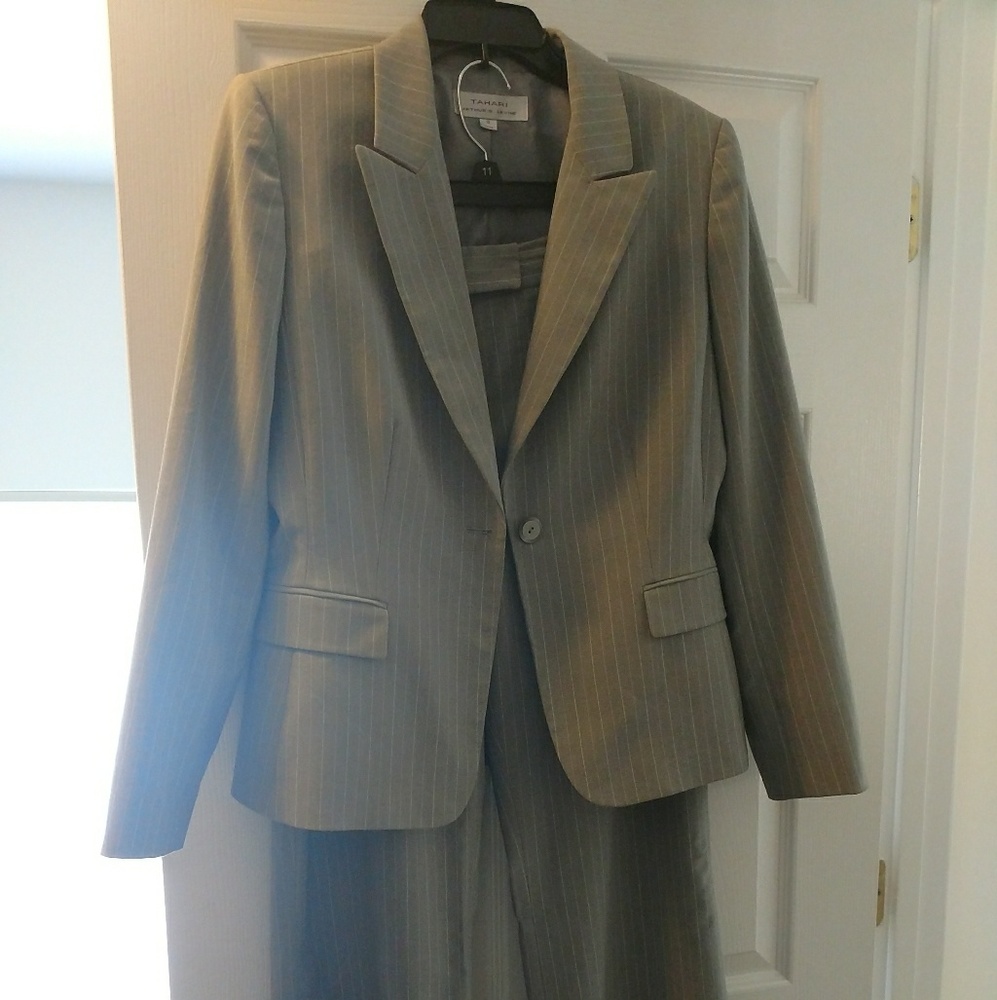 Tahari pantsuit