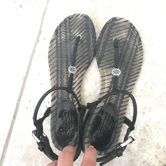 Authentic COACH 'Shirley' T strap thong sandal - Picture 2 of 8