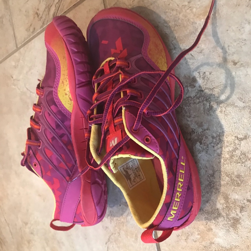 NEVER BEEN WORN MERRELL SHOES