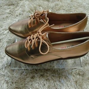 Rose gold pointed shoes
