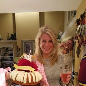 Meet your Posher, Lauren