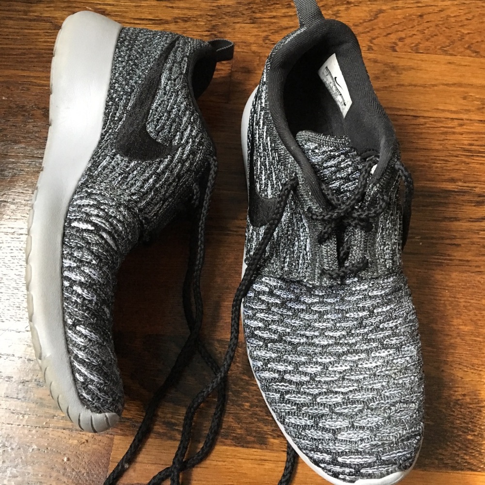Nike flyknit sneakers. Size 7 ladies.