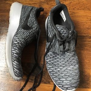 Nike flyknit sneakers. Size 7 ladies.