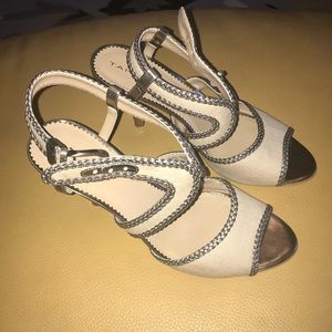 Tahari breaded Heels