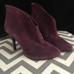 Vince camuto burgundy suede booties