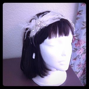 🆕NWT feather, rhinestone, pearl tiara! Gorgeous💖