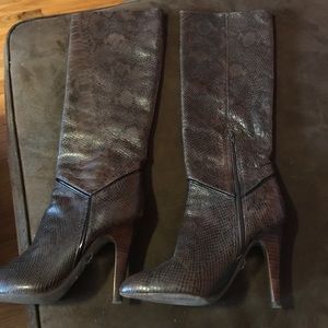 BCBG Maxazria leather boots size 6