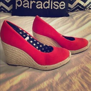 Red wedges NWOT