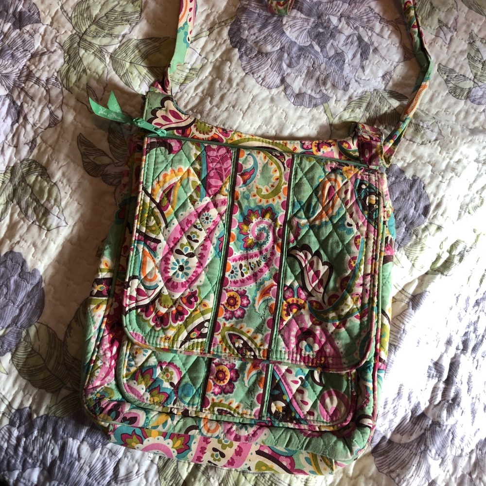 Vera Bradley Purse! Make an offer!