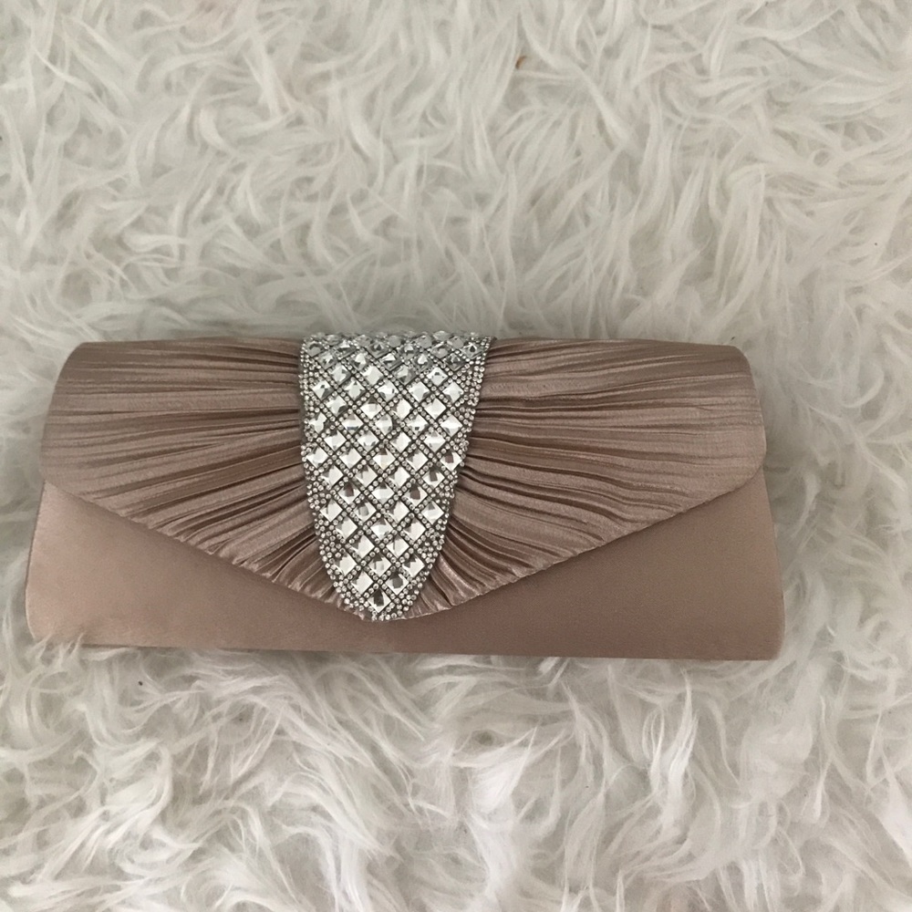 Evening clutch in ballet pink color