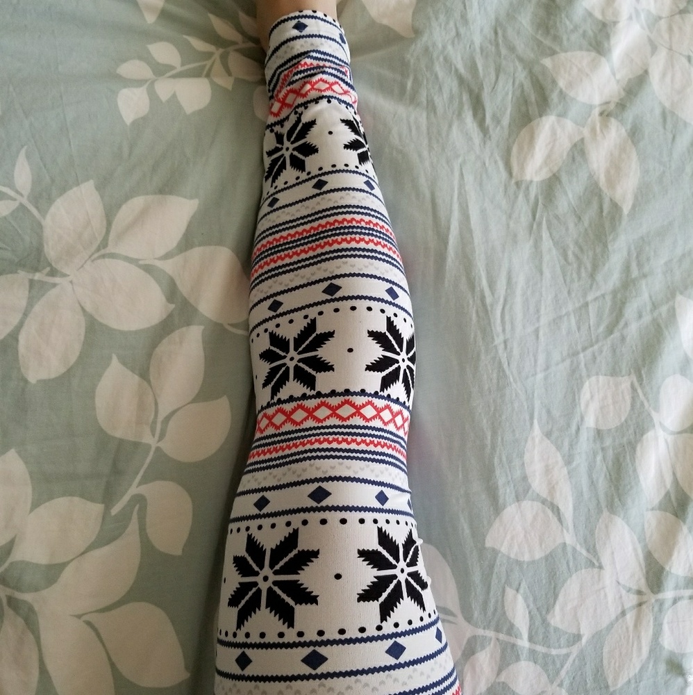 NWOT Snowflake Leggings