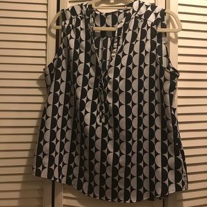 New York & Co. Top- black and gray pattern!