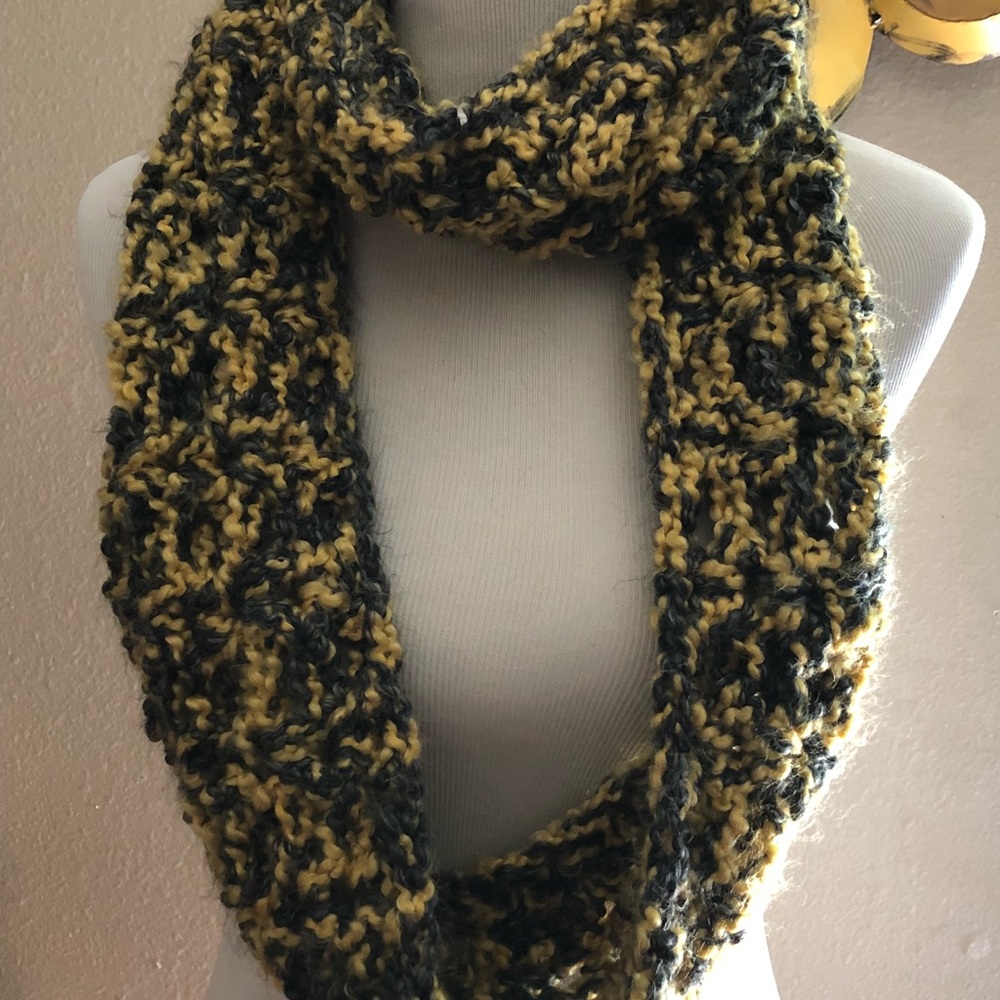 60” handmade cowl black&gold