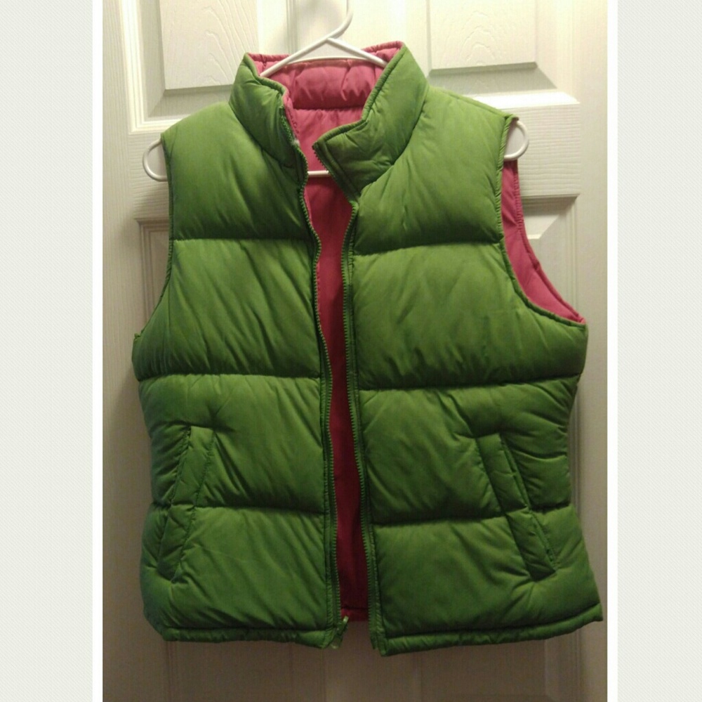 Reversible puffer vest