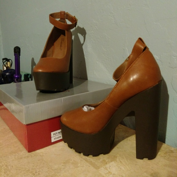 Heels - Picture 2 of 3