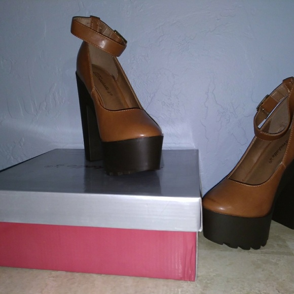 Heels - Picture 3 of 3