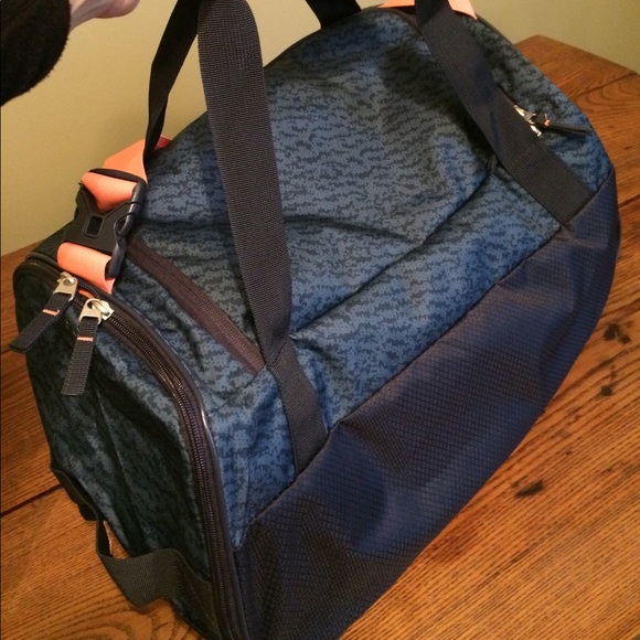 🌺 Stunning new Adidas 111 Squad Duffle bag - Picture 3 of 8