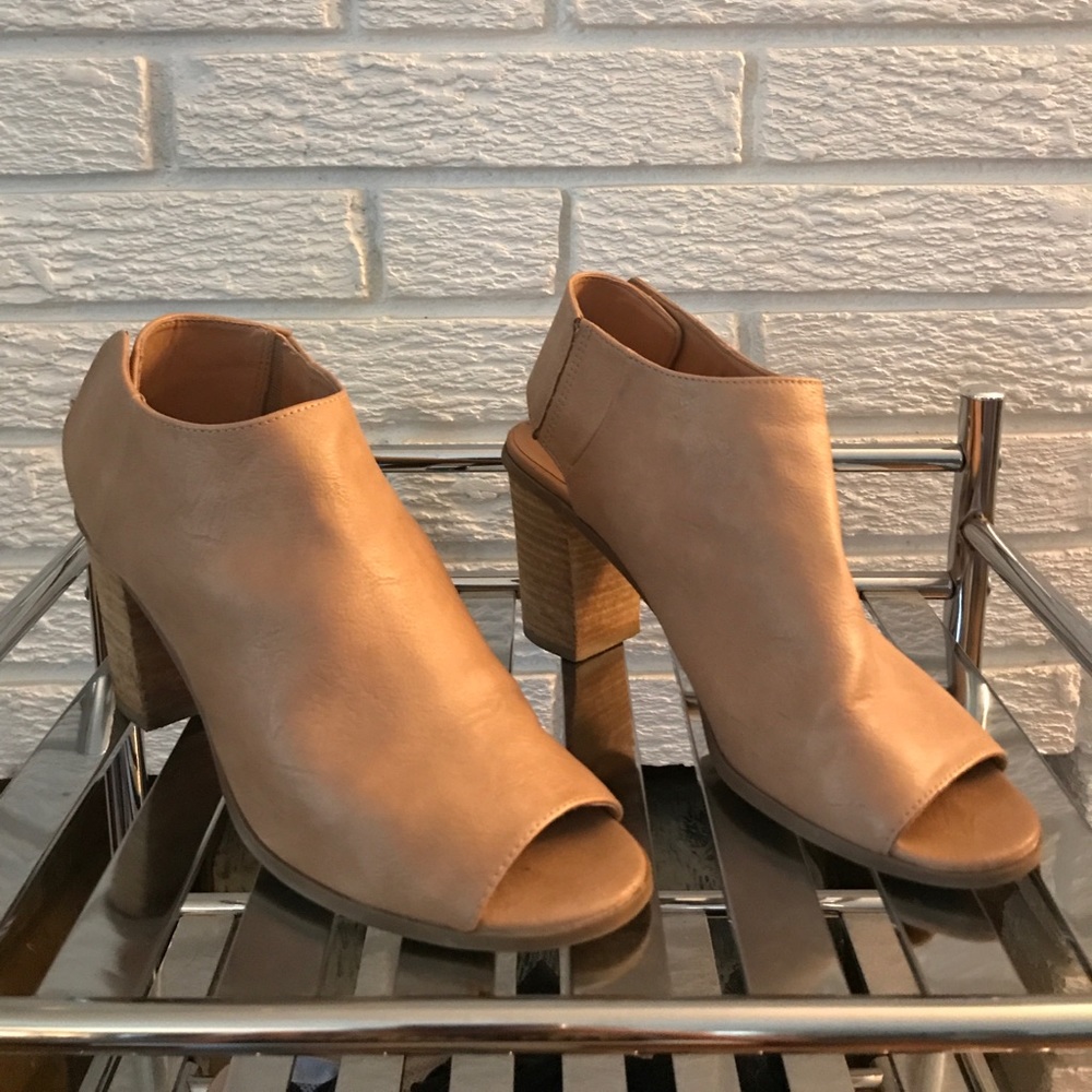 FAV peep toe back closure mules