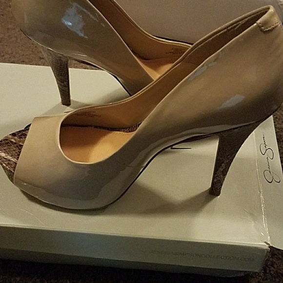 Heels - Picture 2 of 3