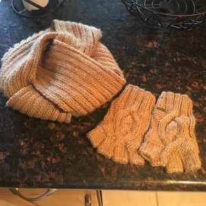 Scarf and fingerless glove MK set
