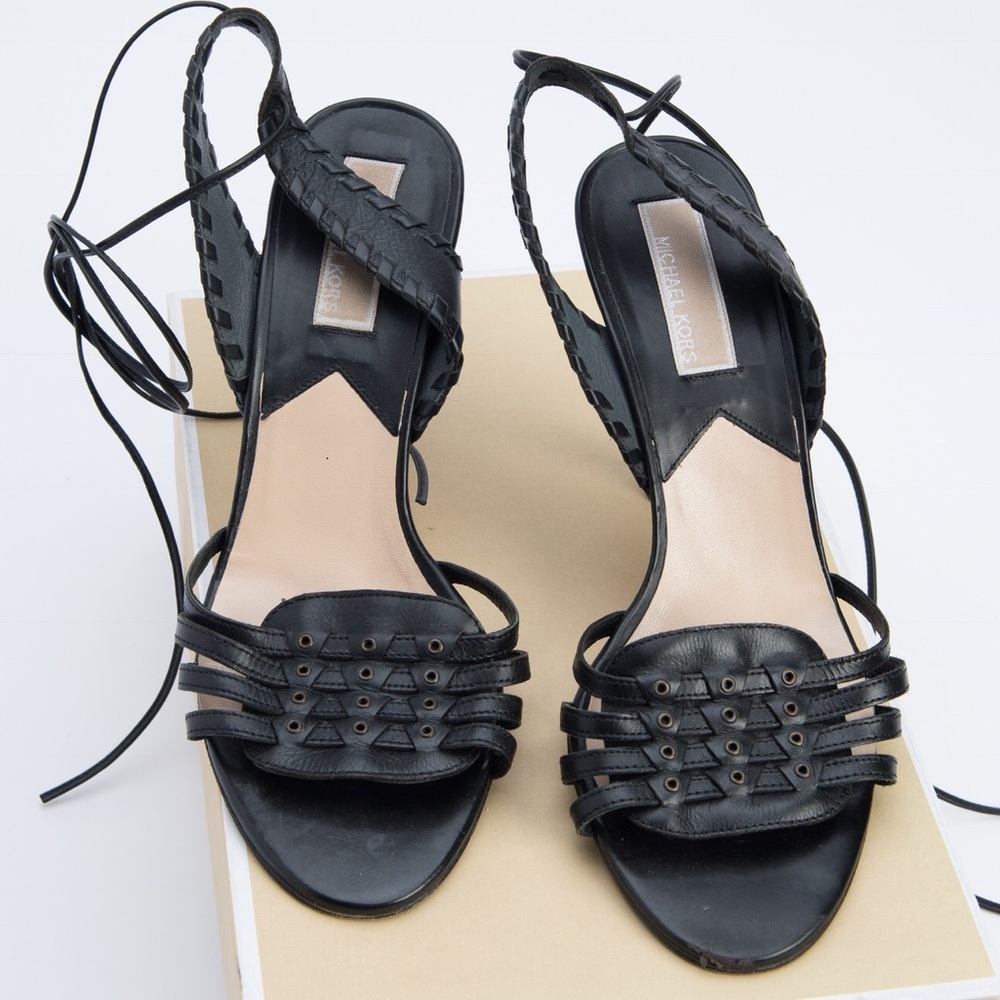 Beautiful Michael Kors Tucson sandals size 7!