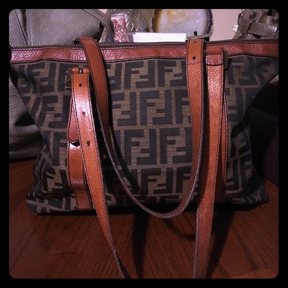TRADED Fendi shoulder bag