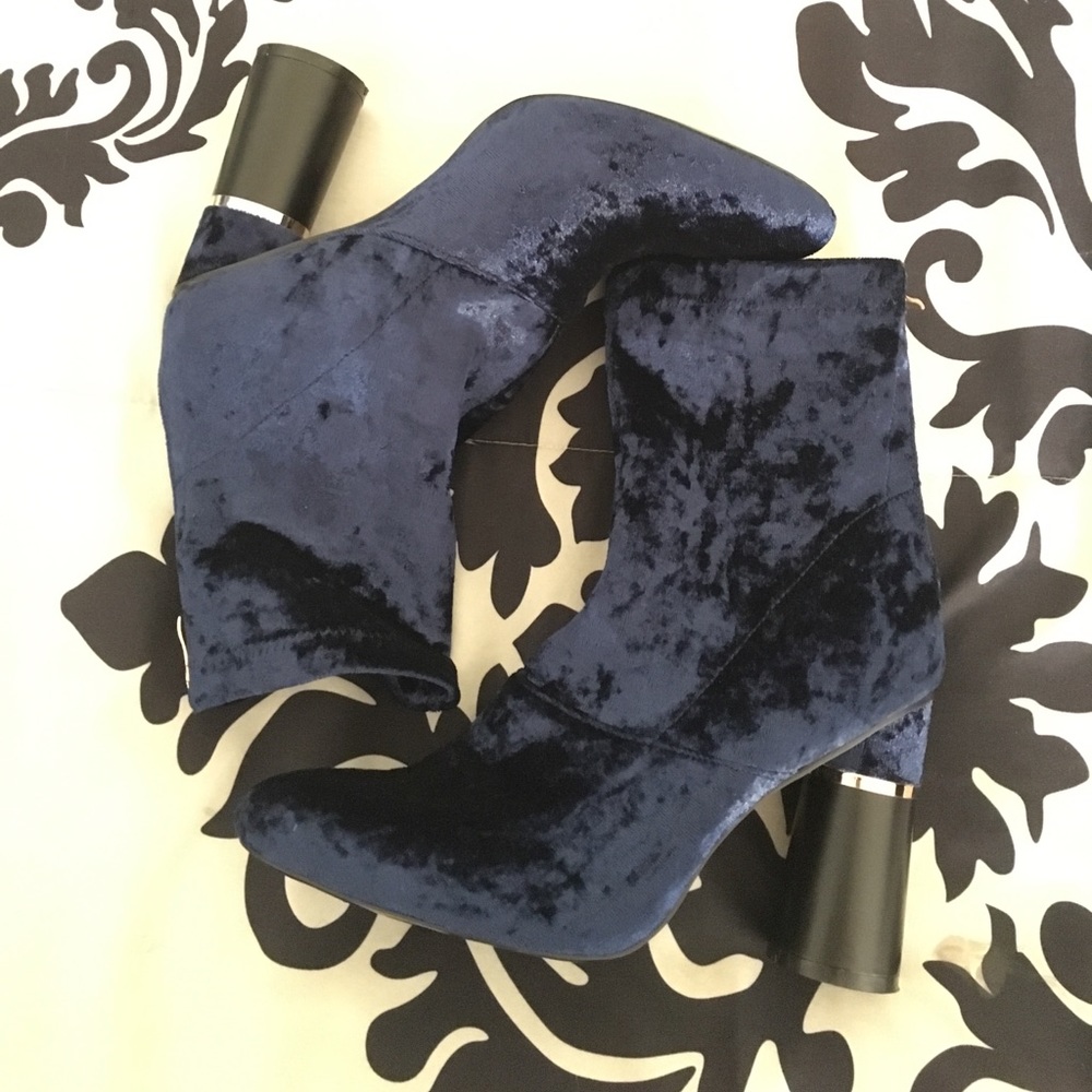Blue velvet Booties