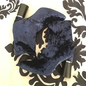 Blue velvet Booties