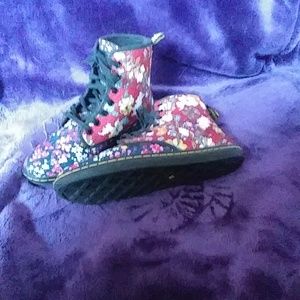 Doc Marten Floral Canvas Shoreditch Boots