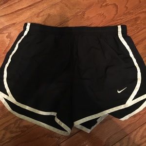 Black and white Nike shorts YOUTH LARGE