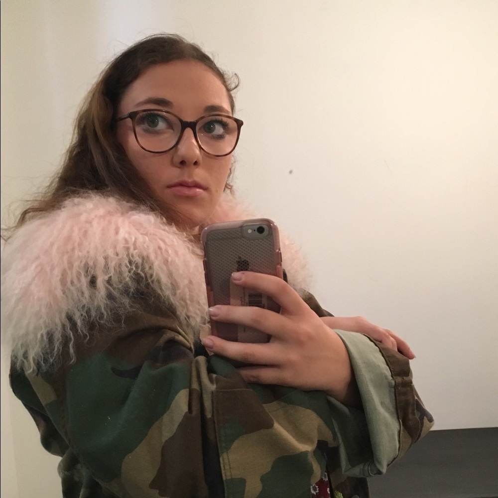 Meet your Posher, Olivia