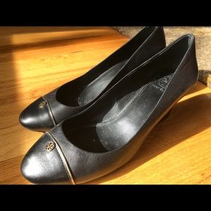 Tory Burch wedge flats with duster 😍