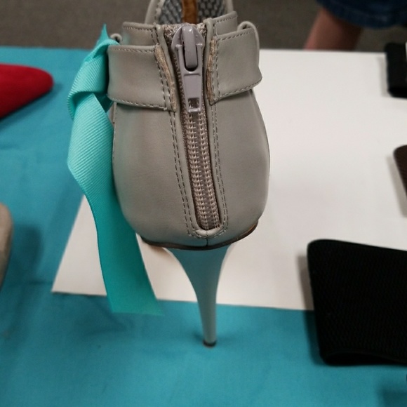 Grey open toe heels - Picture 2 of 4