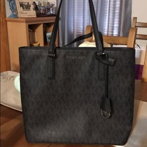 it is up for grabs because its just not my style😊