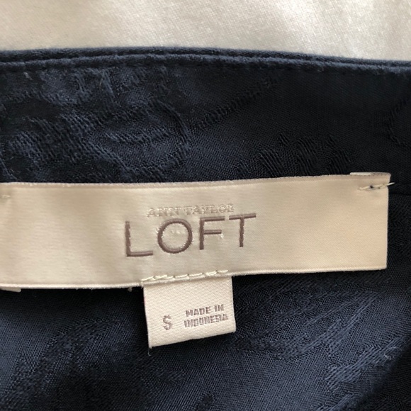 Ann Taylor Loft Navy Flowy Blouse Size Small - Picture 5 of 6