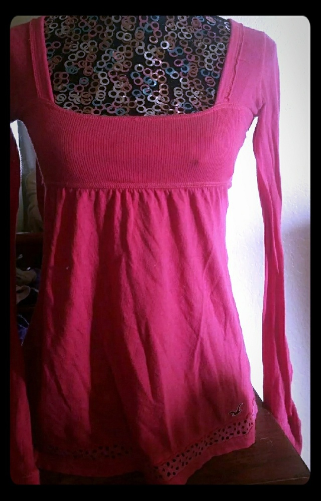 small pink hollister long sleeve