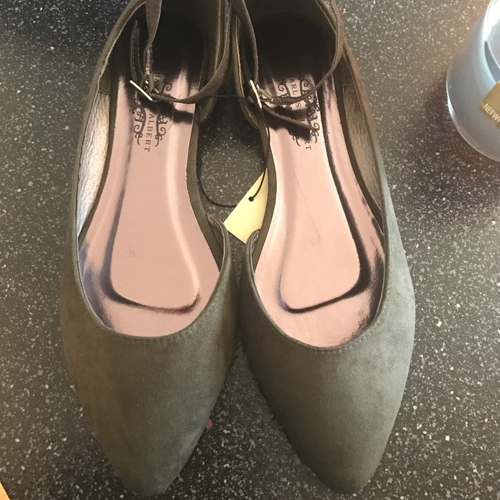 Women's flats size 9