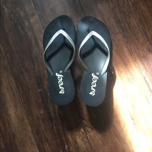 Reef sandals size 5 Gently worn