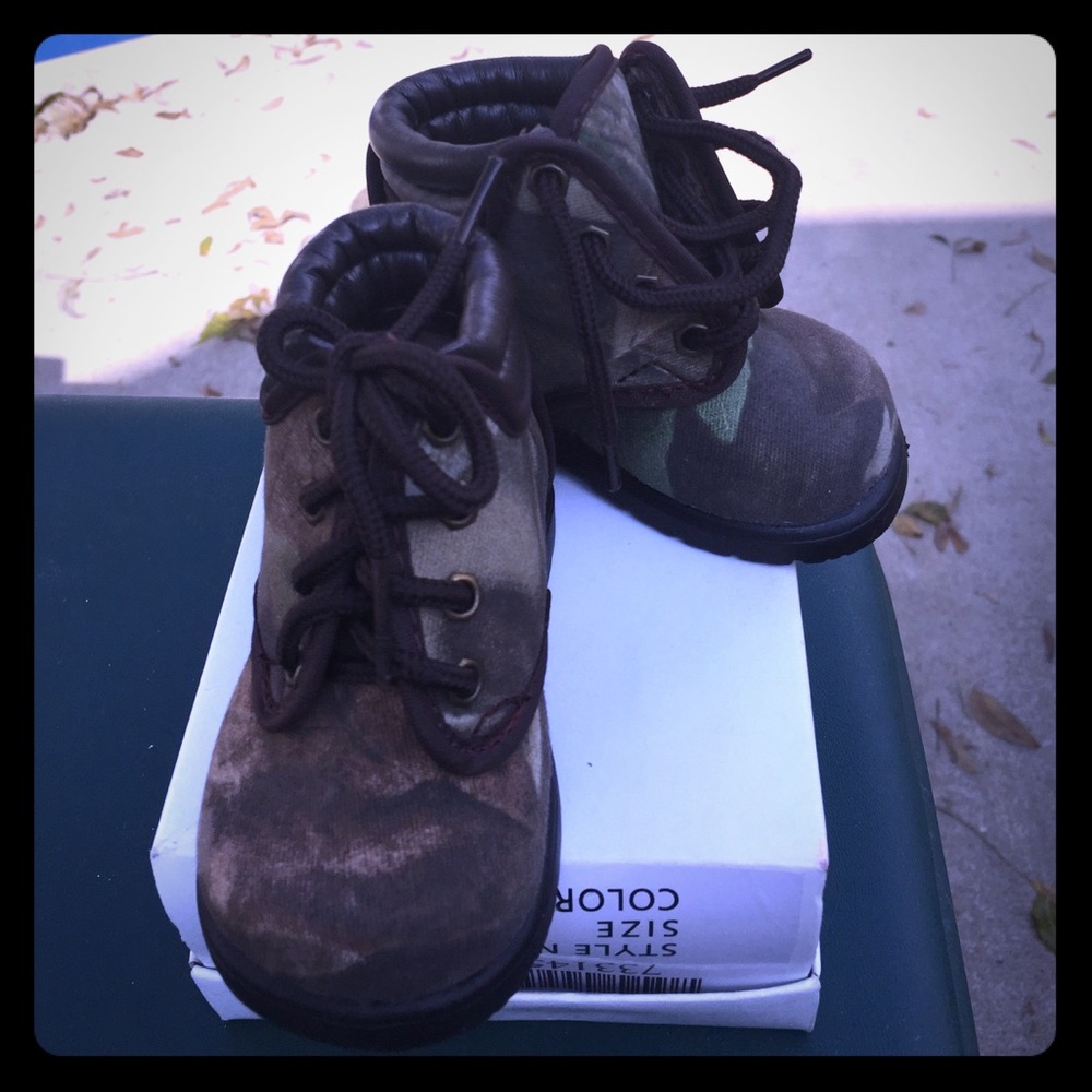Toddler shoes, size 2