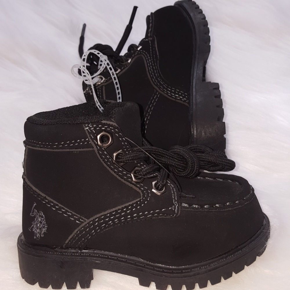 🆕 Boys Boots size 6