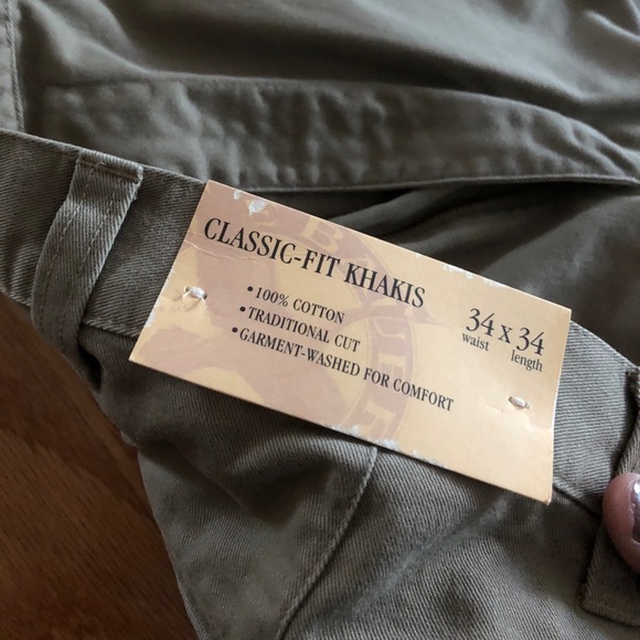NEW NEVER WORN Classic Fit Eddie Bauer Men Khakis - Picture 3 of 3