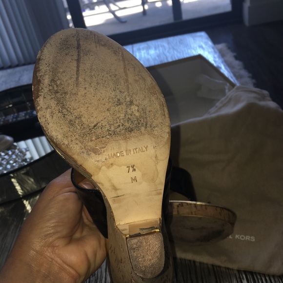Michael Kors black patent cork bottom wedge 7.5 - Picture 4 of 7