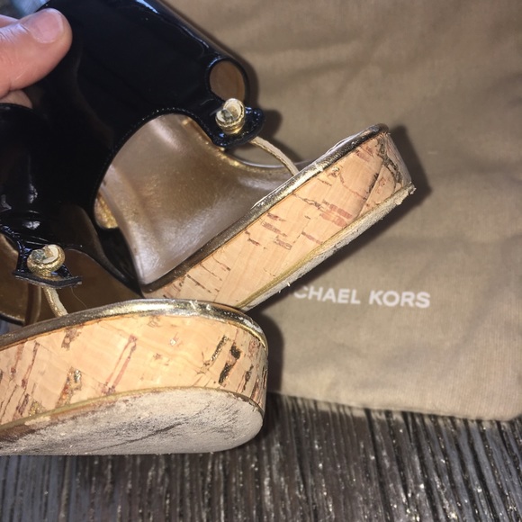 Michael Kors black patent cork bottom wedge 7.5 - Picture 5 of 7
