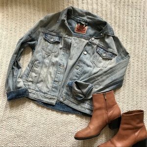 Levi's denim trucker jacket