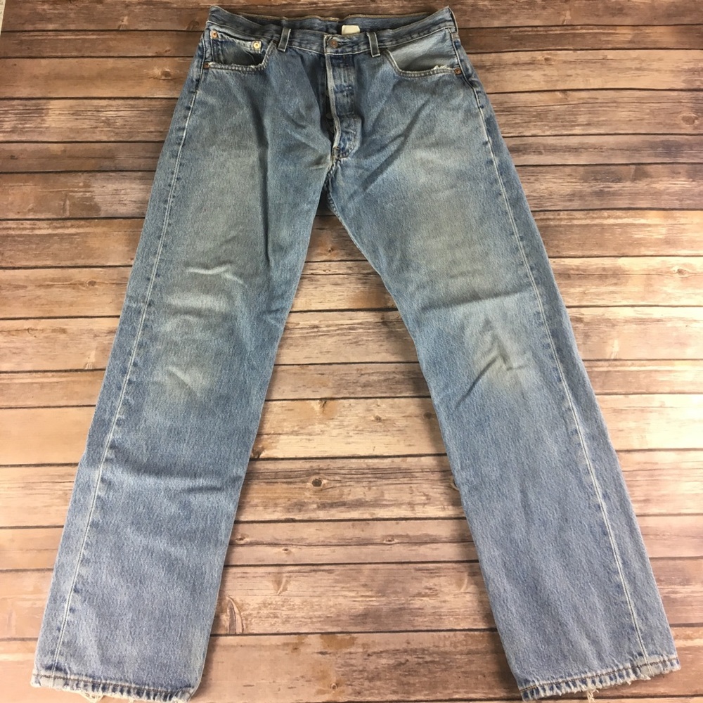 SOLD VINTAGE DISTRESSED 501 BUTTON FLY LEVI JEANS - Picture 3 of 6