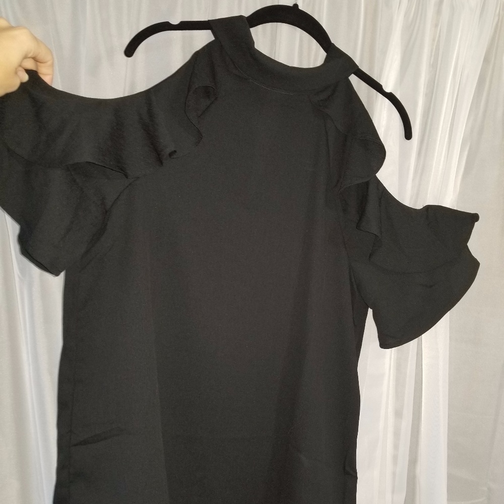 Boutique Cold Shoulder Ruffle Top - Picture 3 of 4